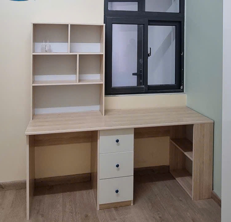 Bàn học MDF vân gỗ sáng cho không gian nhỏ