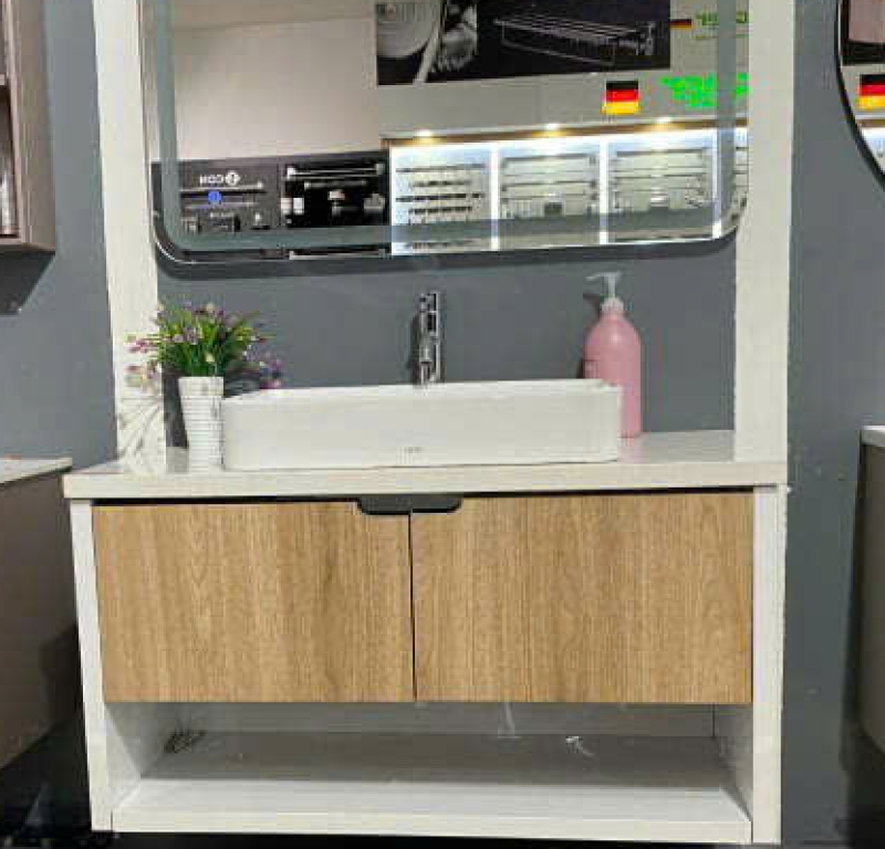 Tủ lavabo vân gỗ ấm áp kết hợp chậu rửa mặt đặt nổi (vessel sink).
