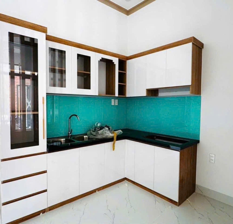 Tủ bếp MDF Phối Cánh Kính Sang Trọng