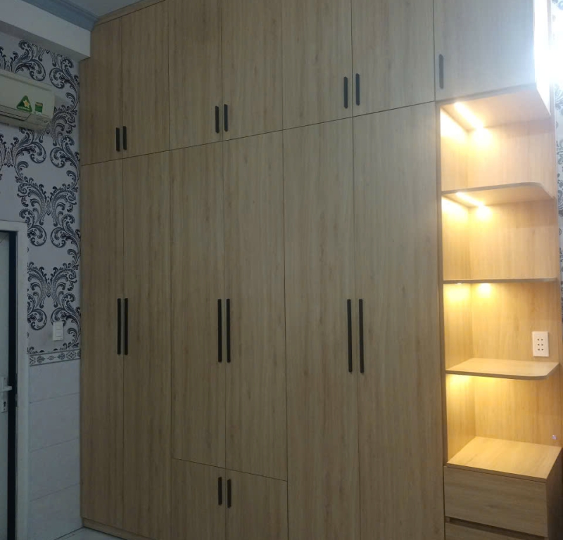 Tủ áo cánh mở full trần kết hợp đèn led